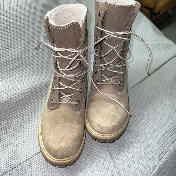 Women’s timberlands - Picture 2 of 5